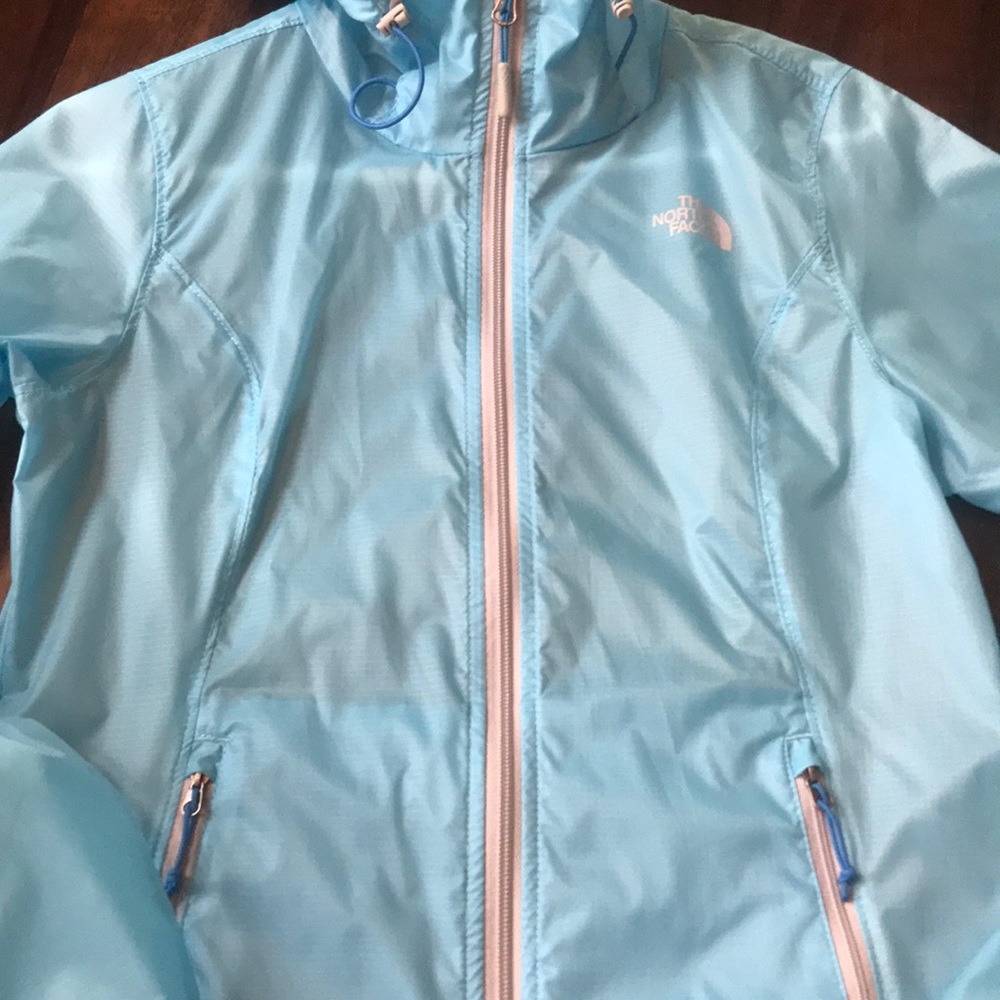 🌬 The North Face windbreaker 🌬